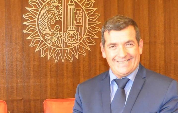 política