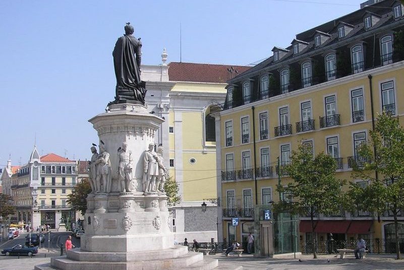 Largo de Camões