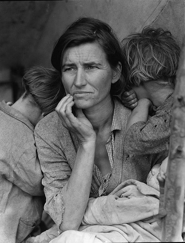 Refugiada, viúva, e seus filhos (NY) em foto da premiada Dorothea Lange