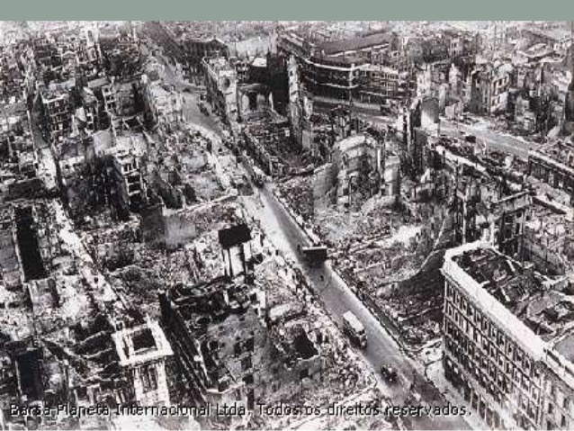 Londres destruída após bombardeio, II Guerra Mundial