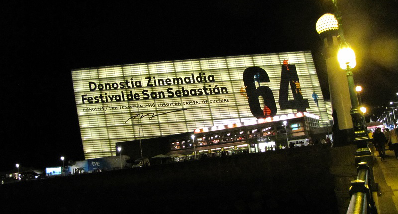 Fotografia noturna do Kursaal | ZINEMALDIA