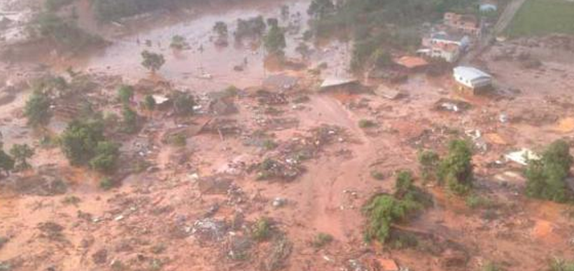 Mariana (MG) - A barragem da mineradora Samarco se rompeu no distrito de Bento Rodrigues, zona rural a 23 quilômetros de Mariana, em Minas Gerais, e inundou a região em 2015 / Corpo de Bombeiros/MG - Divulgação
