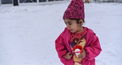 Rapariga Síria no campo de refugiados de Tabanovce, no norte da Macedónia