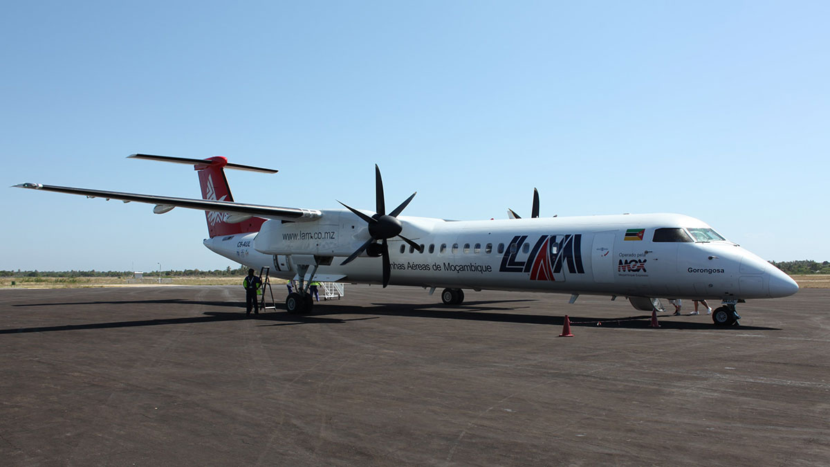 Image result for Linhas Aéreas Moçambique Q400