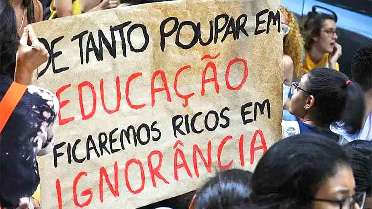 Cortar verbas na Educação agrava mais os problemas enfrentados diariamente