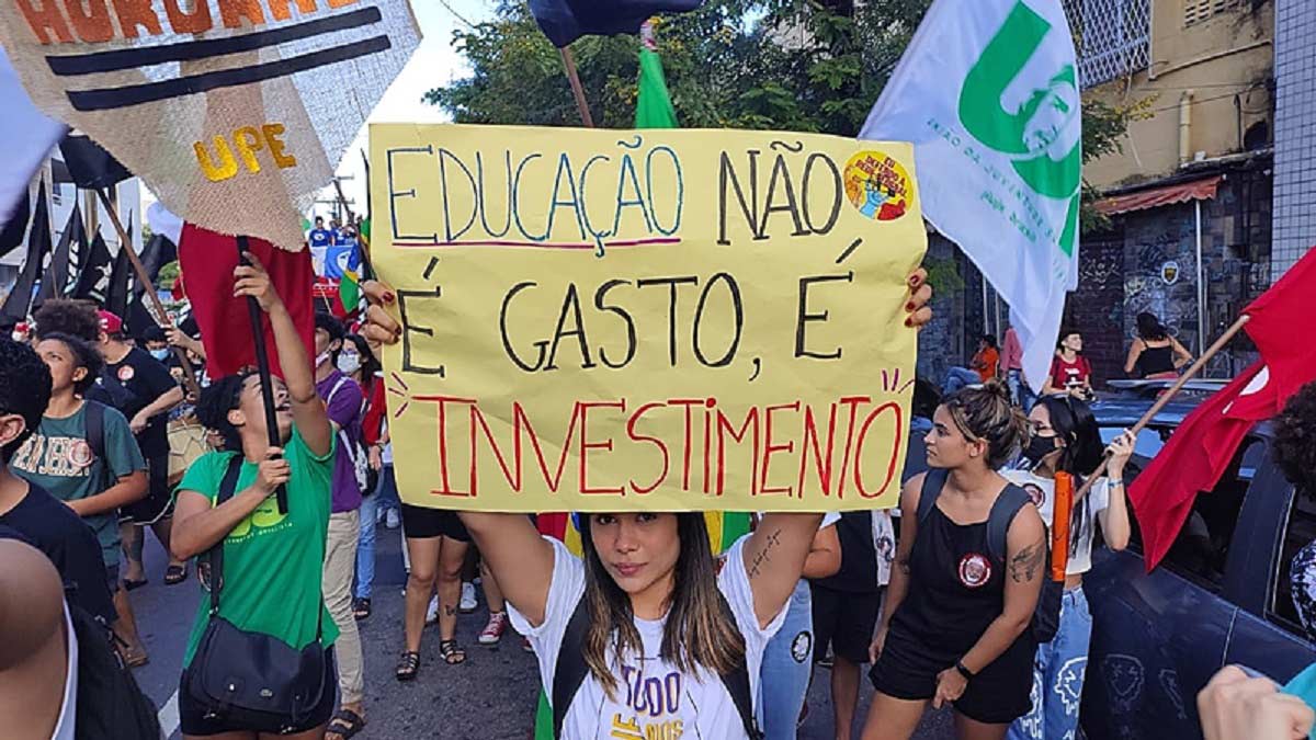 Governador de São Paulo se apresenta como inimigo da educação pública